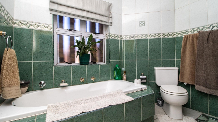 3 Bedroom Property for Sale in Lakefield Gauteng