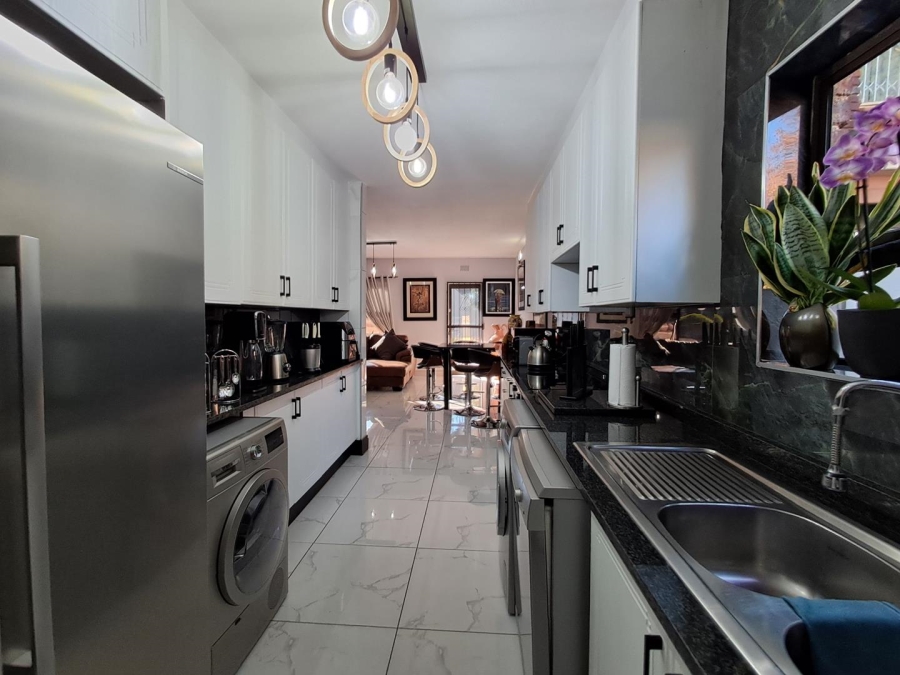 3 Bedroom Property for Sale in Brackenhurst Gauteng