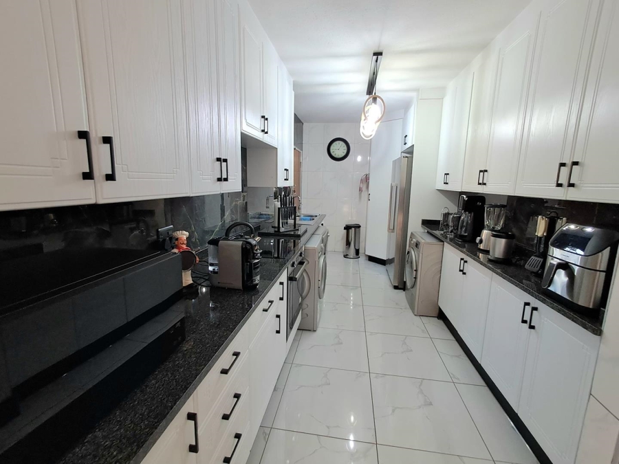 3 Bedroom Property for Sale in Brackenhurst Gauteng
