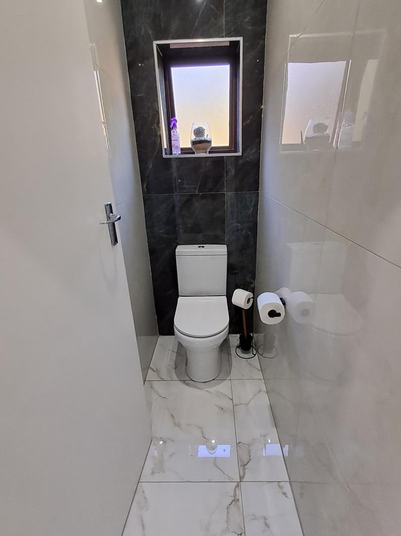 3 Bedroom Property for Sale in Brackenhurst Gauteng