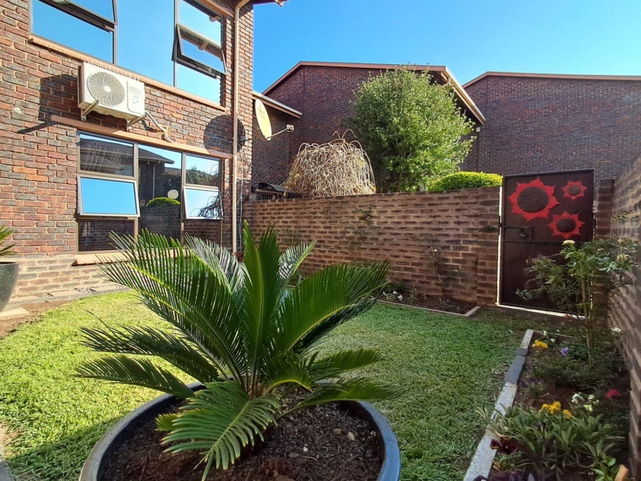 3 Bedroom Property for Sale in Brackenhurst Gauteng