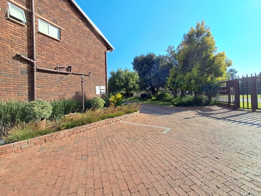 3 Bedroom Property for Sale in Brackenhurst Gauteng