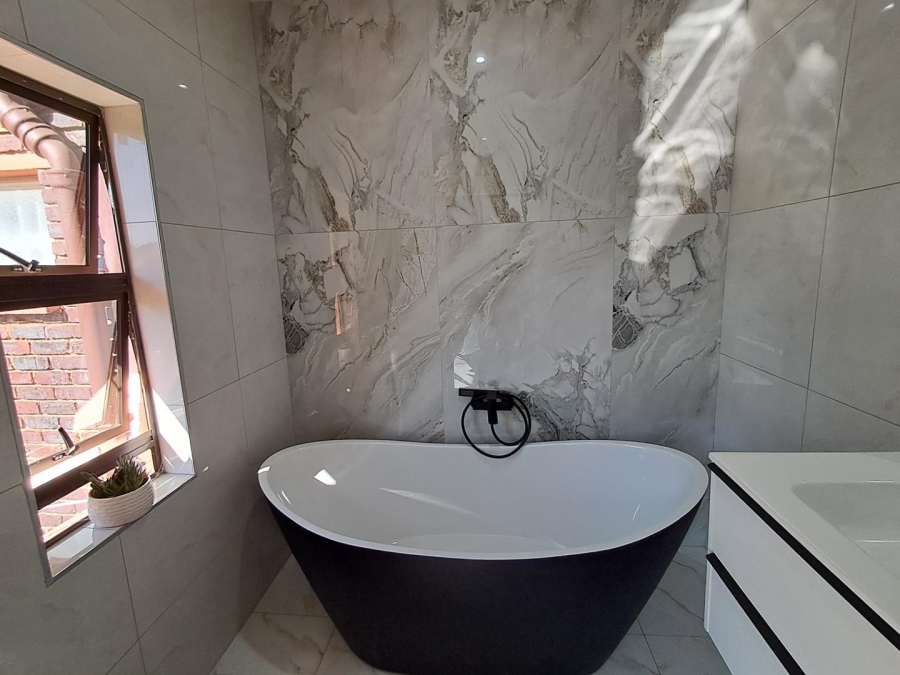 3 Bedroom Property for Sale in Brackenhurst Gauteng