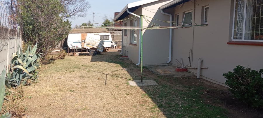 3 Bedroom Property for Sale in Brackendowns Gauteng