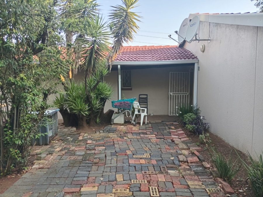 3 Bedroom Property for Sale in Brackendowns Gauteng