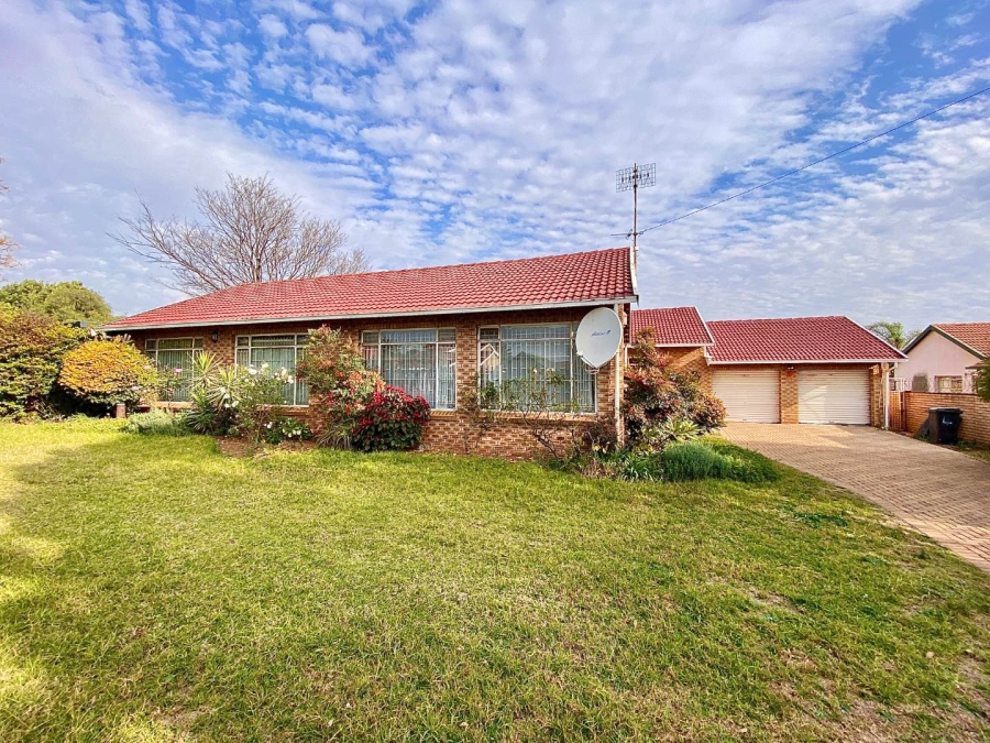 4 Bedroom Property for Sale in Wilro Park Gauteng
