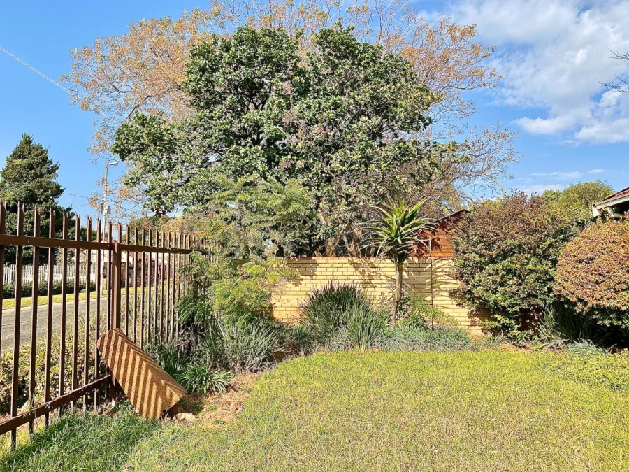 4 Bedroom Property for Sale in Wilro Park Gauteng