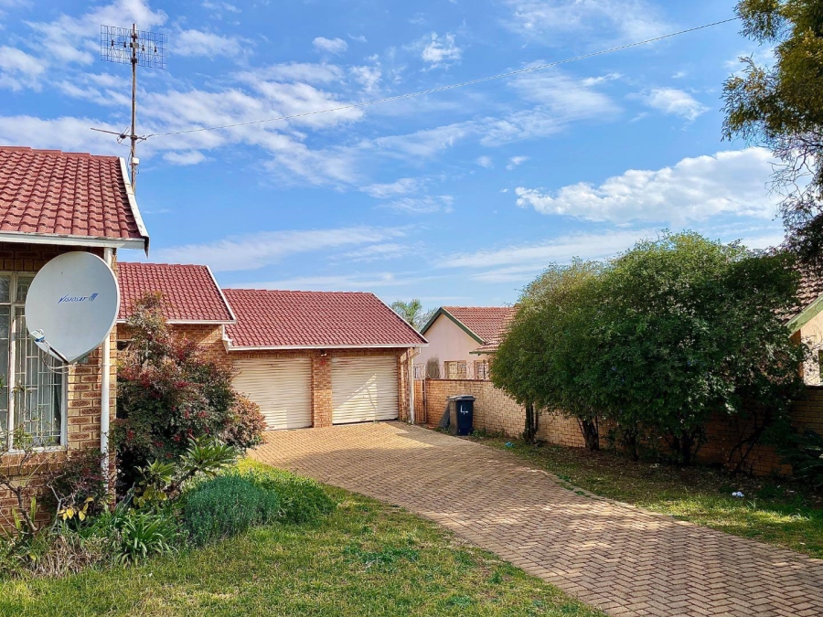 4 Bedroom Property for Sale in Wilro Park Gauteng