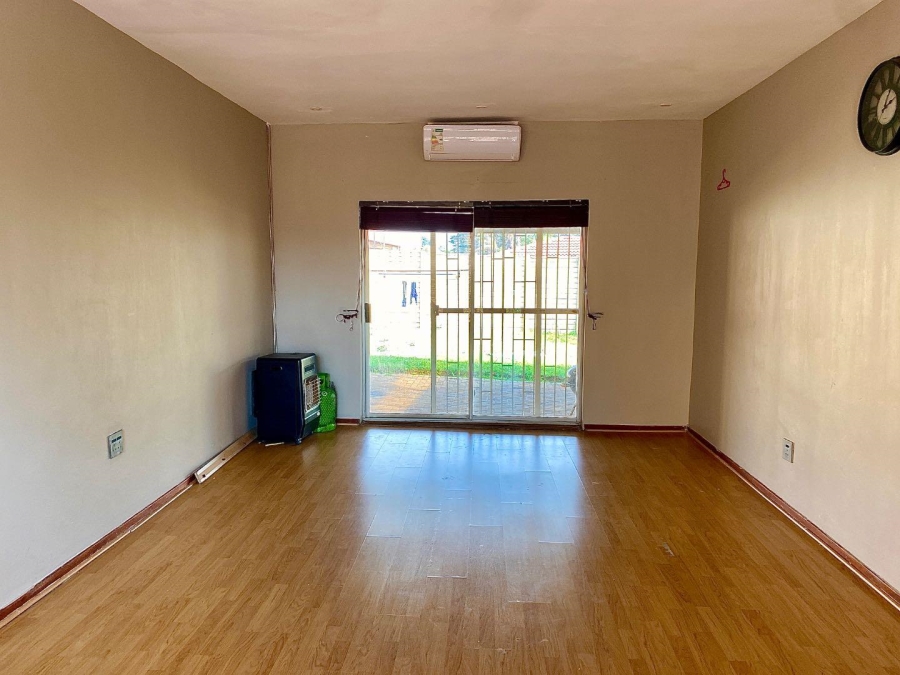 4 Bedroom Property for Sale in Wilro Park Gauteng
