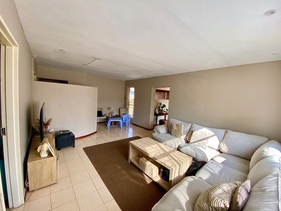 4 Bedroom Property for Sale in Wilro Park Gauteng
