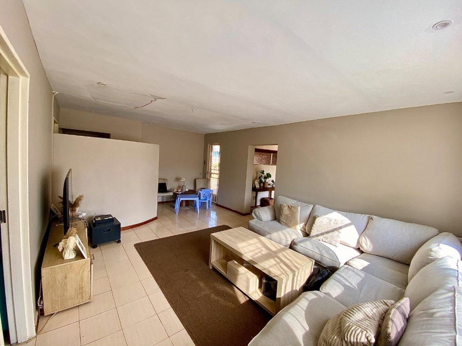 4 Bedroom Property for Sale in Wilro Park Gauteng