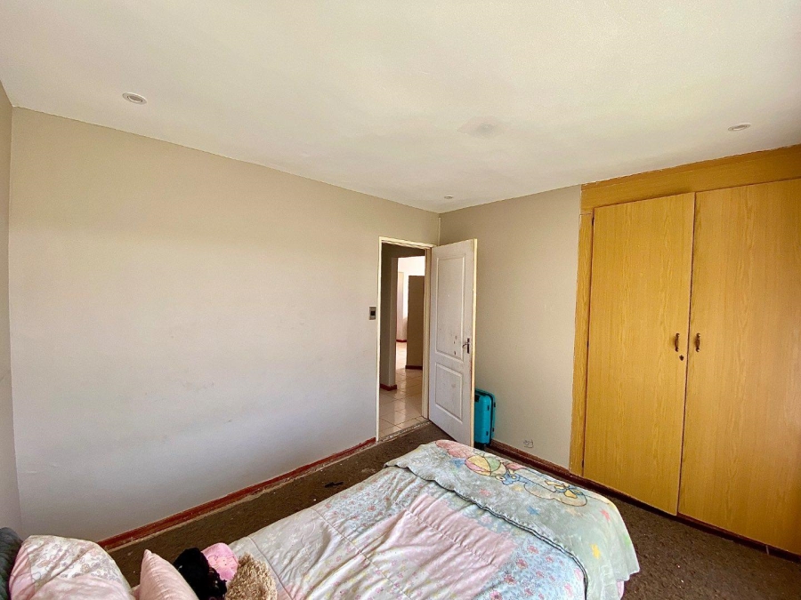 4 Bedroom Property for Sale in Wilro Park Gauteng