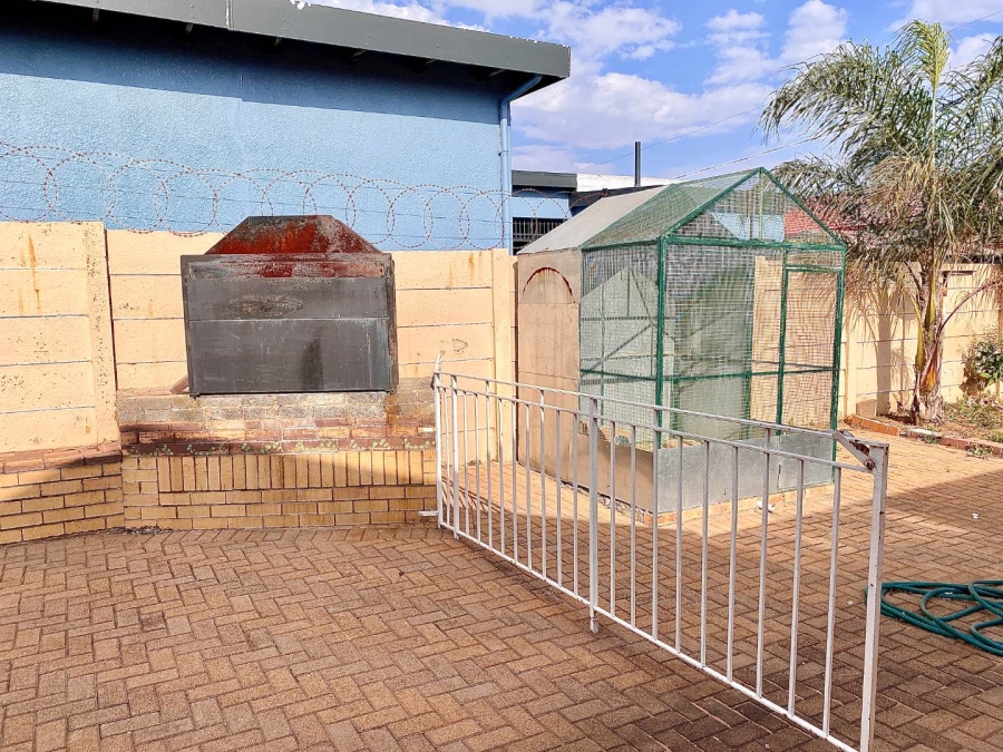 4 Bedroom Property for Sale in Wilro Park Gauteng