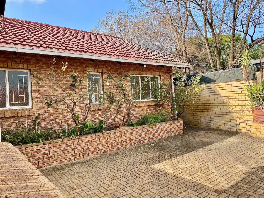 4 Bedroom Property for Sale in Wilro Park Gauteng