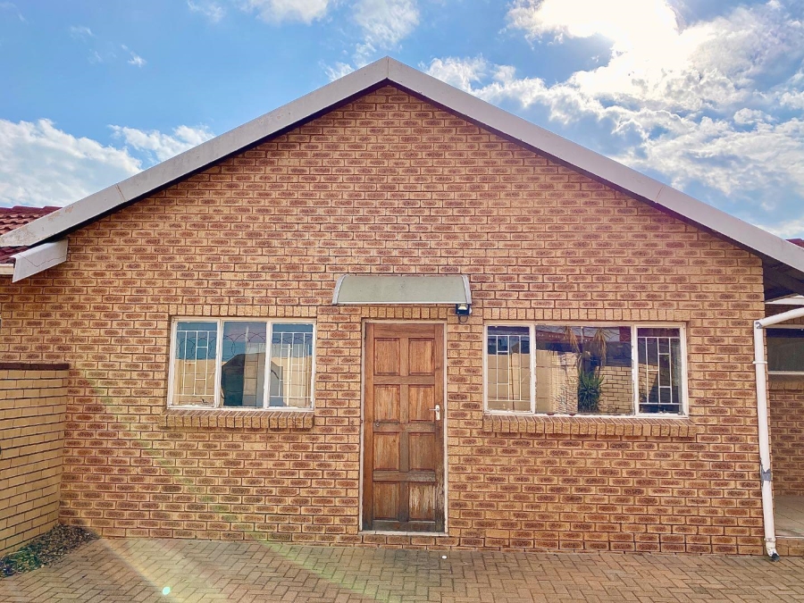 4 Bedroom Property for Sale in Wilro Park Gauteng