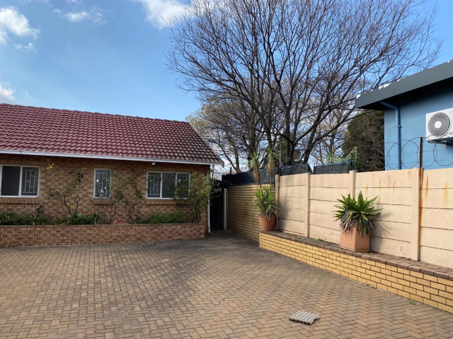 4 Bedroom Property for Sale in Wilro Park Gauteng