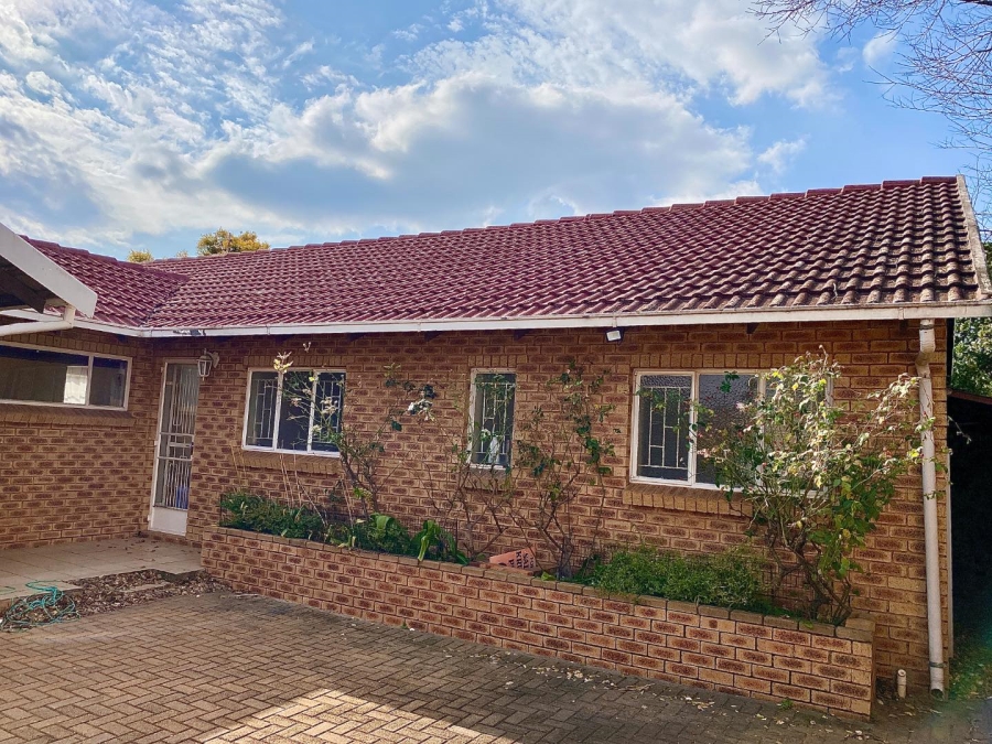 4 Bedroom Property for Sale in Wilro Park Gauteng