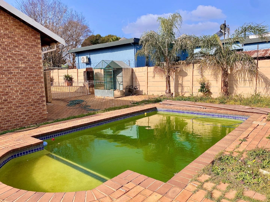 4 Bedroom Property for Sale in Wilro Park Gauteng