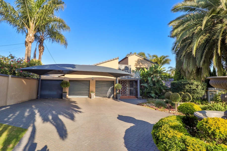5 Bedroom Property for Sale in Moreleta Park Gauteng