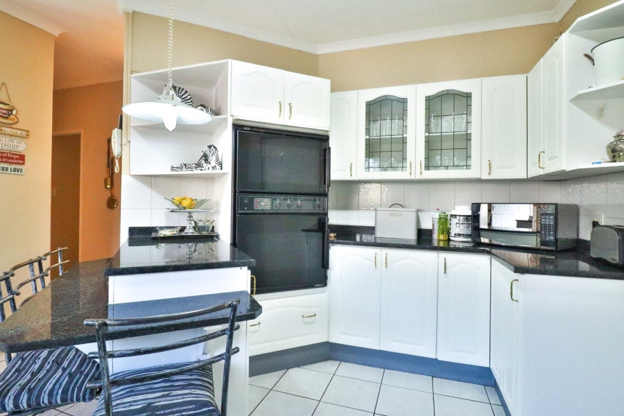 5 Bedroom Property for Sale in Moreleta Park Gauteng