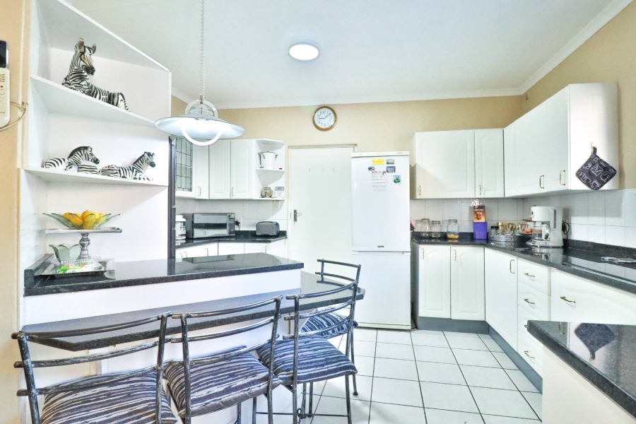 5 Bedroom Property for Sale in Moreleta Park Gauteng