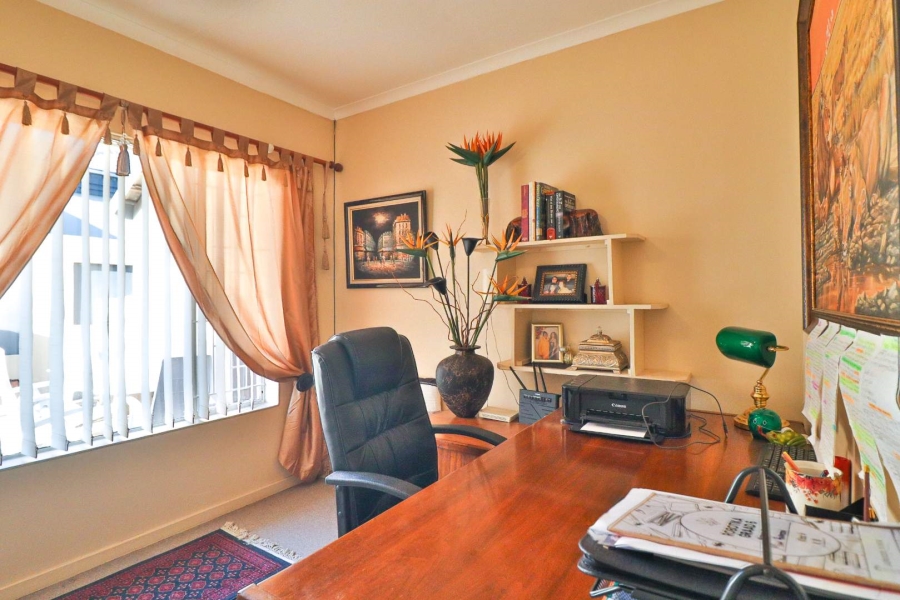 5 Bedroom Property for Sale in Moreleta Park Gauteng
