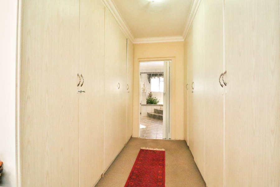 5 Bedroom Property for Sale in Moreleta Park Gauteng