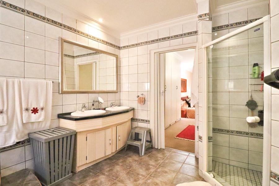 5 Bedroom Property for Sale in Moreleta Park Gauteng