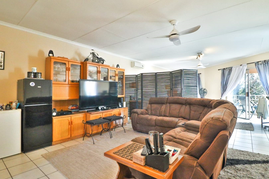 5 Bedroom Property for Sale in Moreleta Park Gauteng
