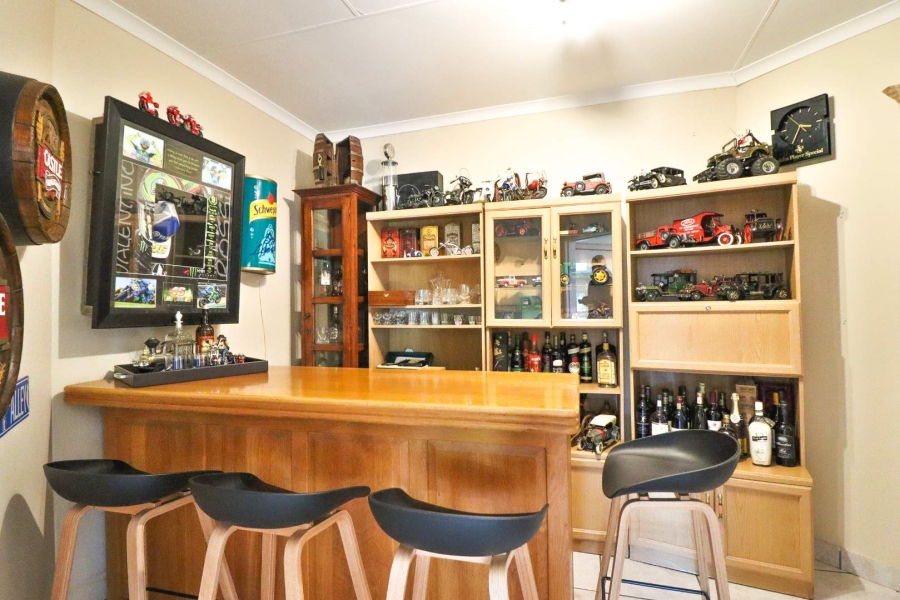 5 Bedroom Property for Sale in Moreleta Park Gauteng