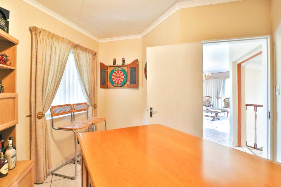 5 Bedroom Property for Sale in Moreleta Park Gauteng