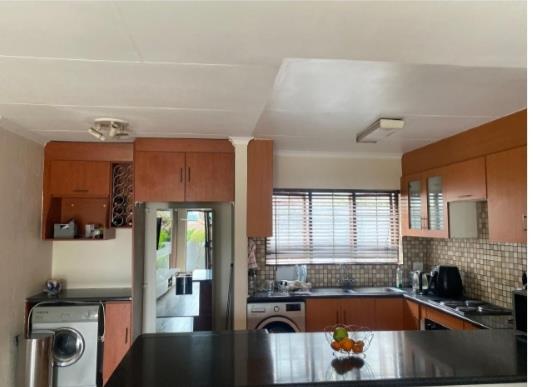 2 Bedroom Property for Sale in Corlett Gardens Gauteng