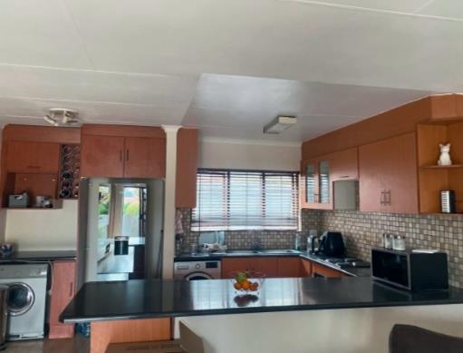 2 Bedroom Property for Sale in Corlett Gardens Gauteng