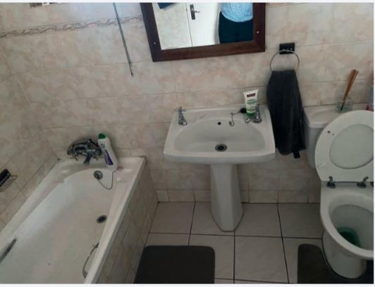 2 Bedroom Property for Sale in Corlett Gardens Gauteng