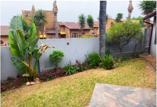 2 Bedroom Property for Sale in Corlett Gardens Gauteng