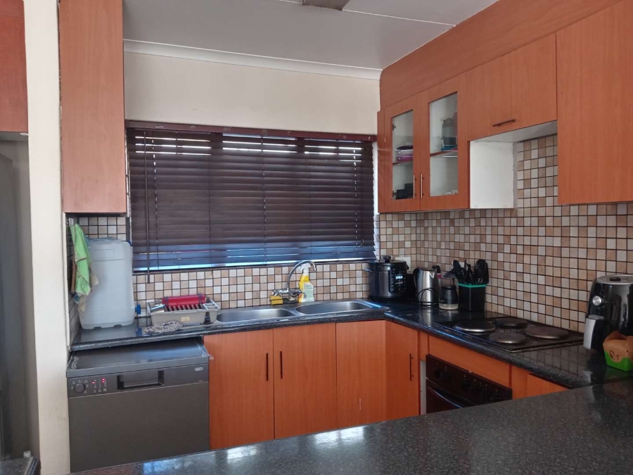 2 Bedroom Property for Sale in Corlett Gardens Gauteng