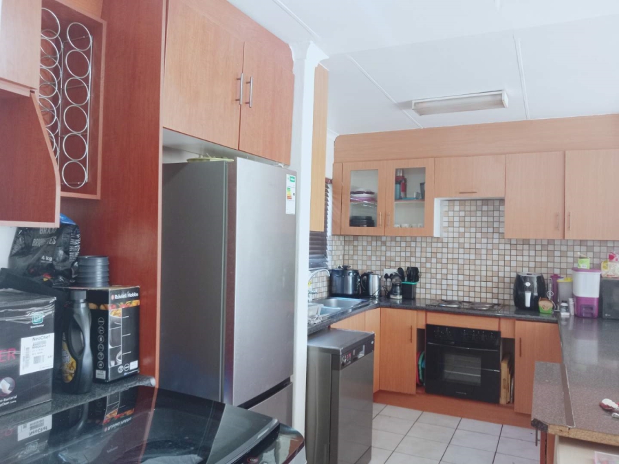 2 Bedroom Property for Sale in Corlett Gardens Gauteng