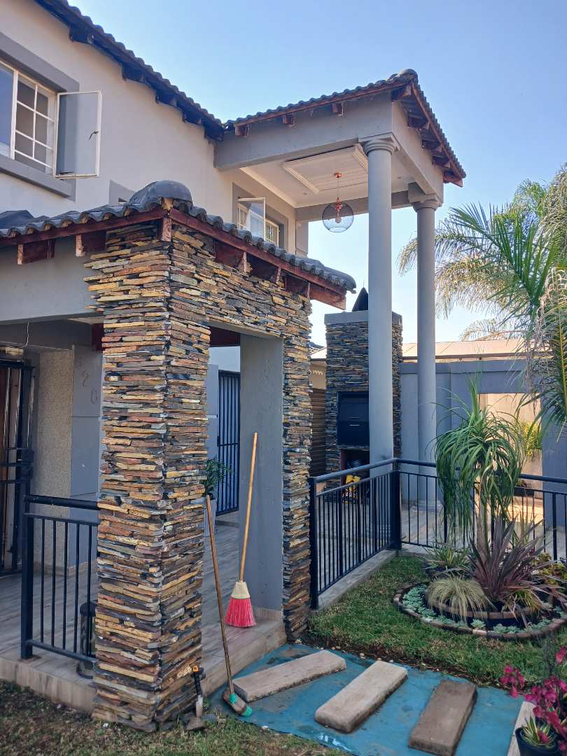 4 Bedroom Property for Sale in Nkwe Estate Gauteng