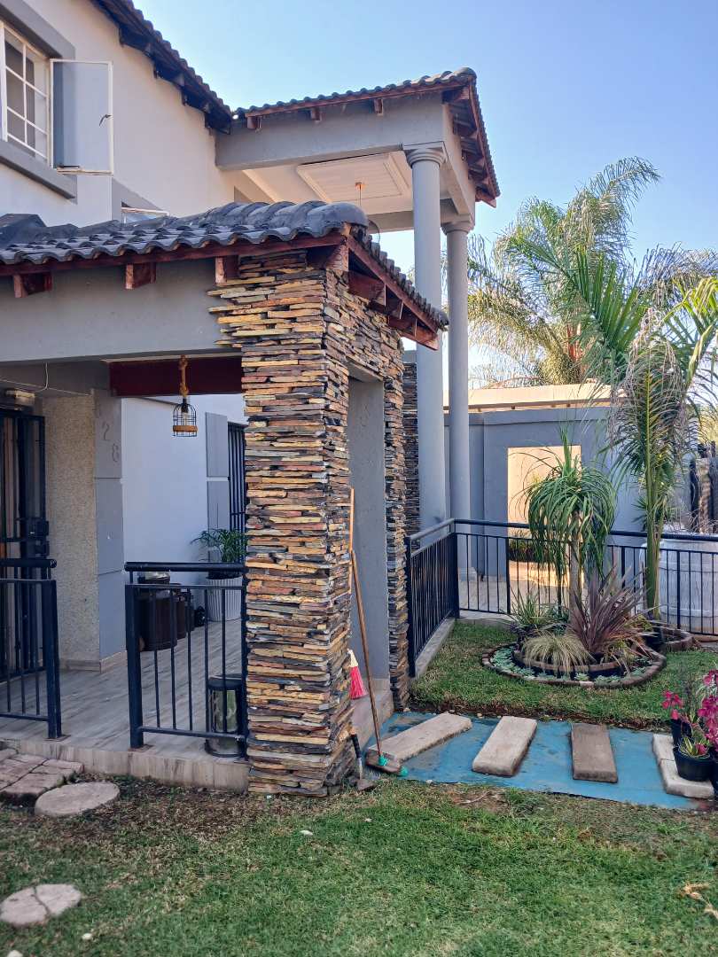 4 Bedroom Property for Sale in Nkwe Estate Gauteng