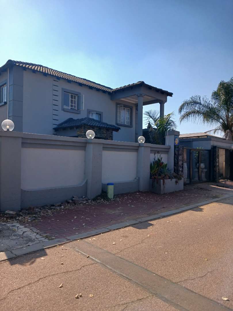 4 Bedroom Property for Sale in Nkwe Estate Gauteng
