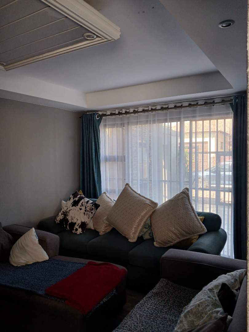 4 Bedroom Property for Sale in Nkwe Estate Gauteng