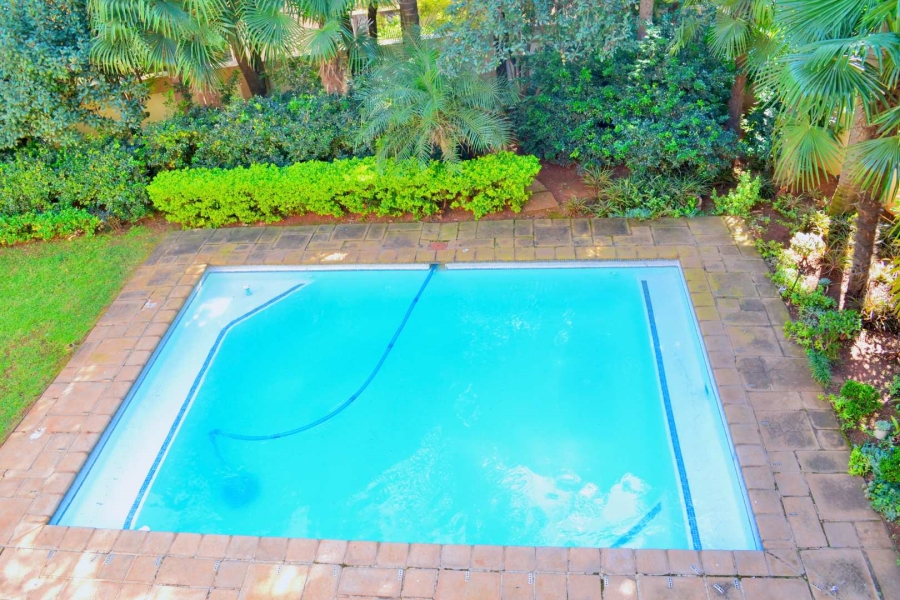 To Let 4 Bedroom Property for Rent in Woodhill Estate Gauteng