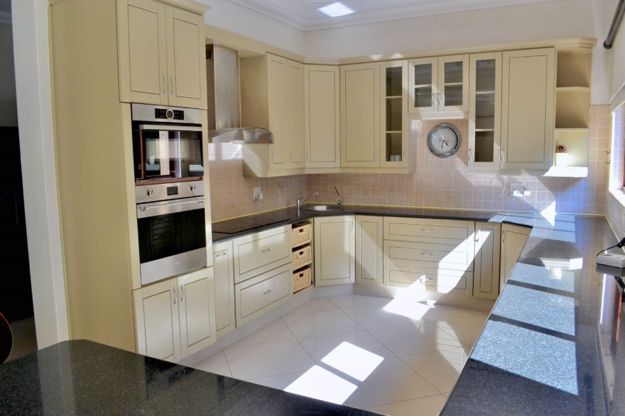 To Let 4 Bedroom Property for Rent in Woodhill Estate Gauteng