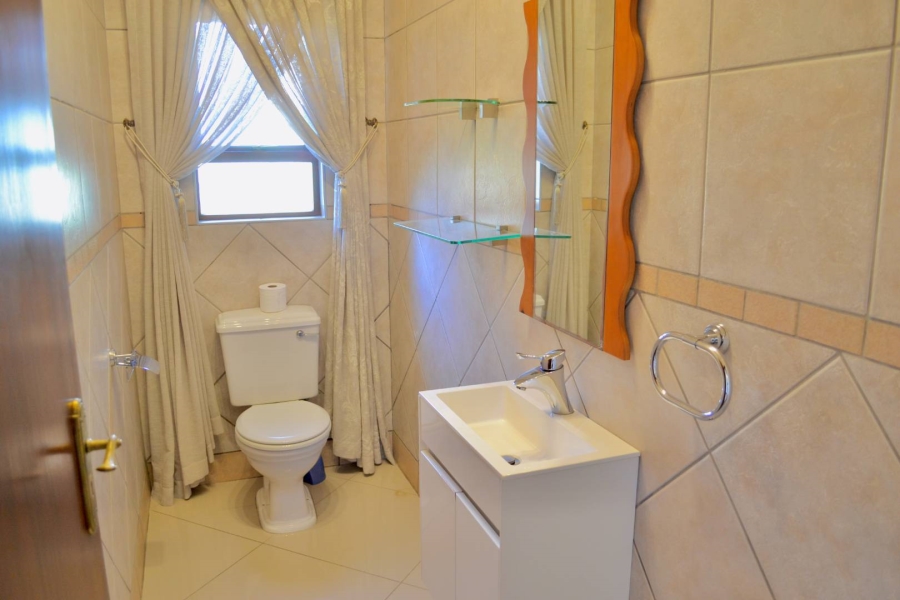 To Let 4 Bedroom Property for Rent in Woodhill Estate Gauteng
