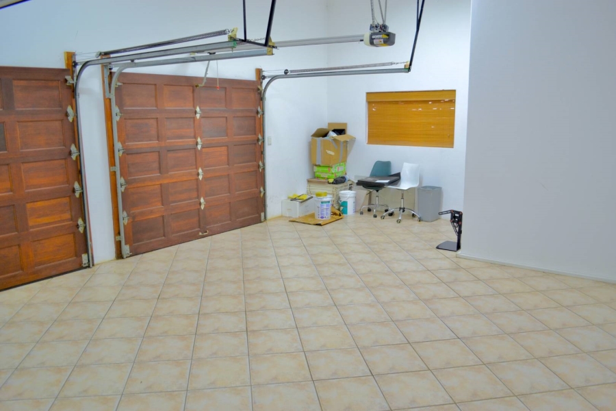 To Let 4 Bedroom Property for Rent in Woodhill Estate Gauteng