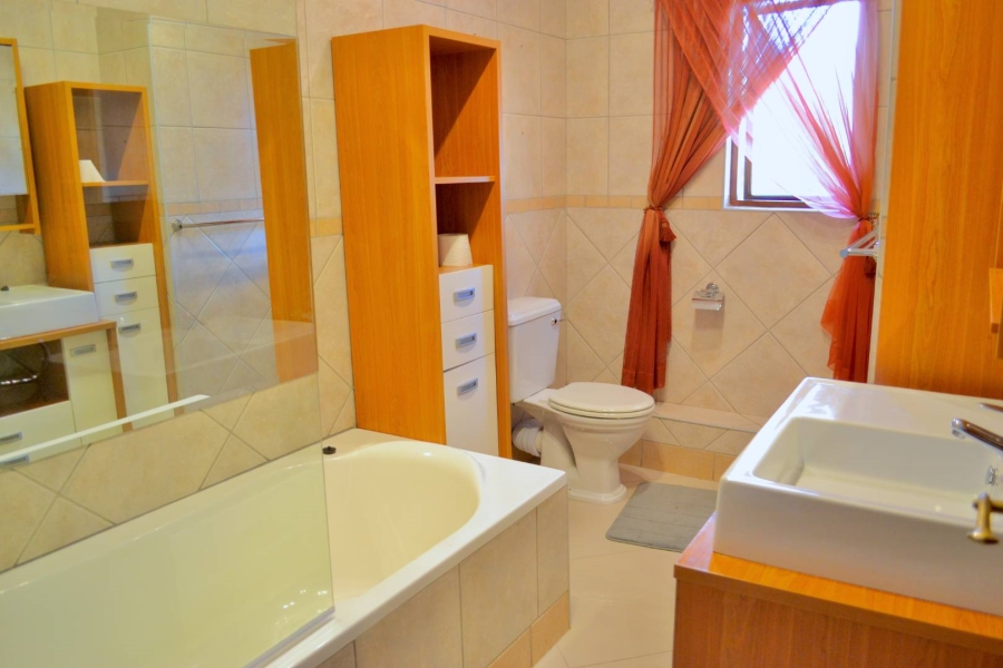 To Let 4 Bedroom Property for Rent in Woodhill Estate Gauteng