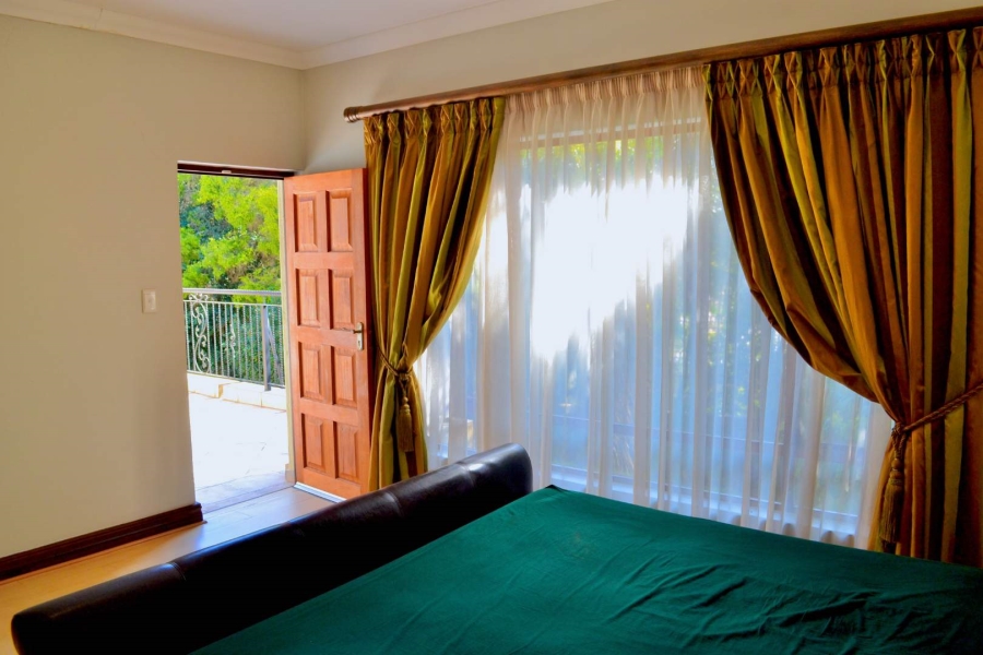 To Let 4 Bedroom Property for Rent in Woodhill Estate Gauteng