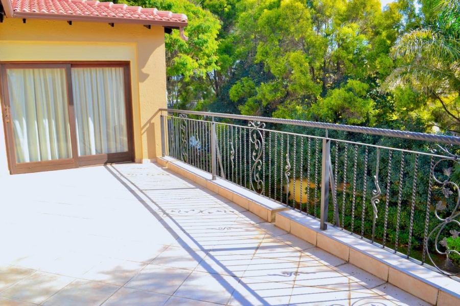 To Let 4 Bedroom Property for Rent in Woodhill Estate Gauteng