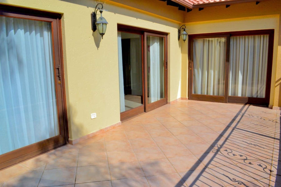 To Let 4 Bedroom Property for Rent in Woodhill Estate Gauteng