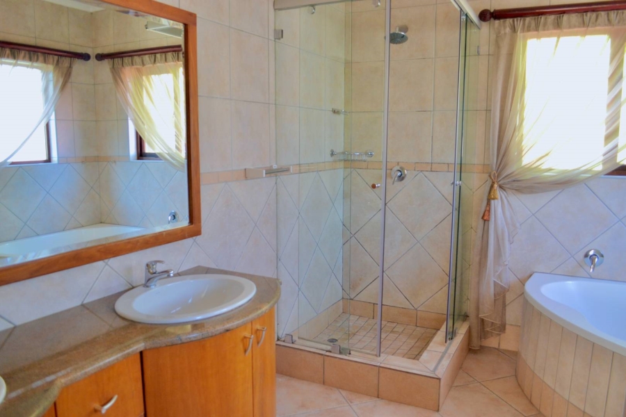 To Let 4 Bedroom Property for Rent in Woodhill Estate Gauteng